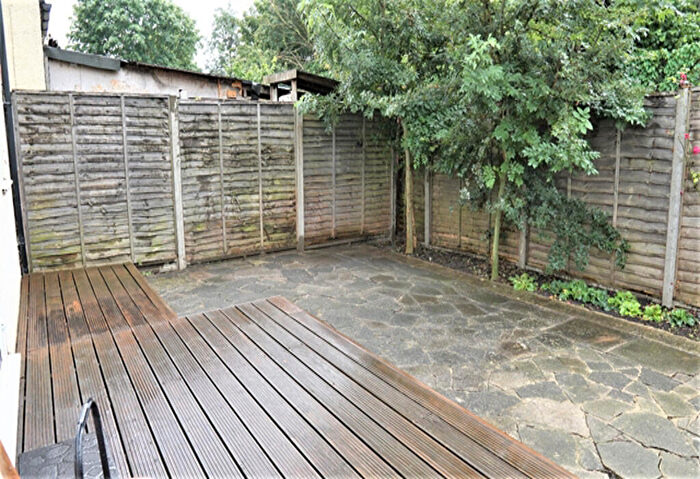 1 Bedroom Flat To Rent In Lavender Grove, Mitcham, London, CR4