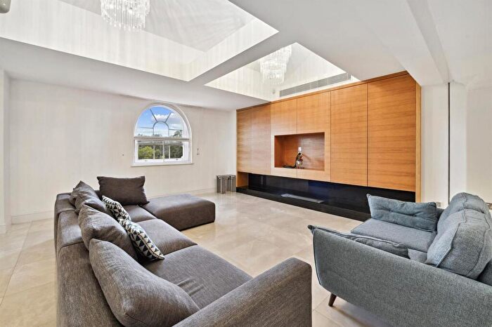 4 Bedroom Apartment To Rent In York Terrace West, London, NW1