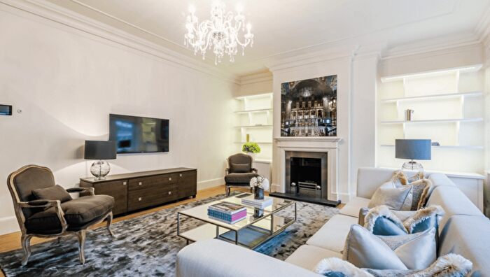 3 Bedroom Flat To Rent In Duke Street, London, W1K