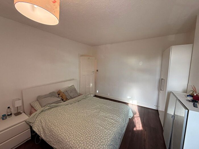 3 Bedroom Terraced House To Rent In London, NW9