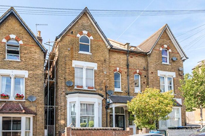2 Bedroom Apartment For Sale In Rockmount Road, London, SE19