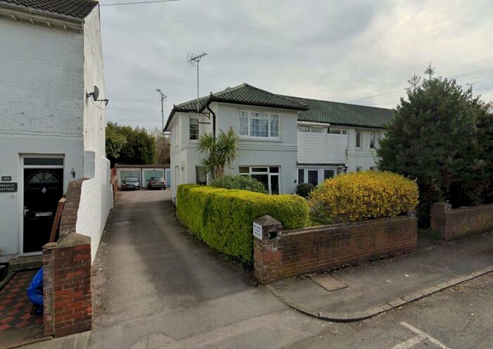 2 Bedroom Apartment To Rent In Florida Court, Bath Road, RG1