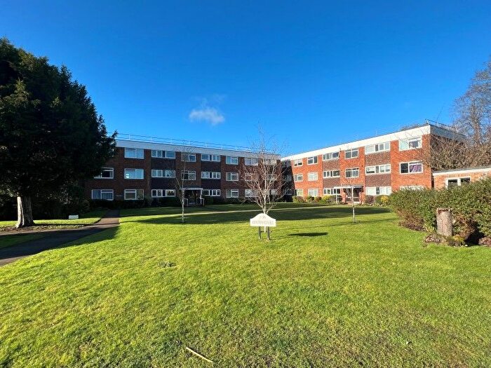 2 Bedroom Flat To Rent In Staines, Surrey, TW18
