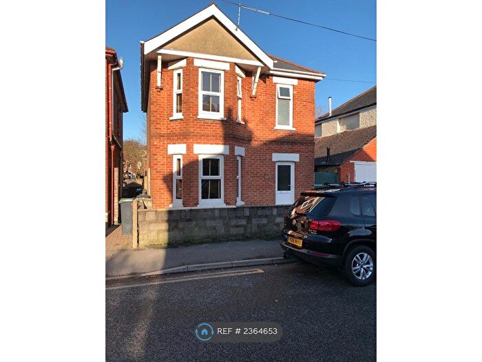 4 Bedroom Detached House To Rent In Green Road, Bournemouth, BH9