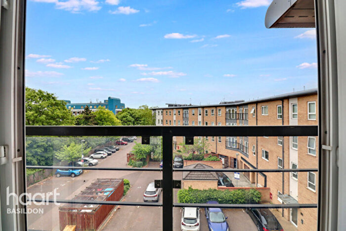 1 Bedroom Apartment For Sale In Southernhay Close, Basildon, SS14