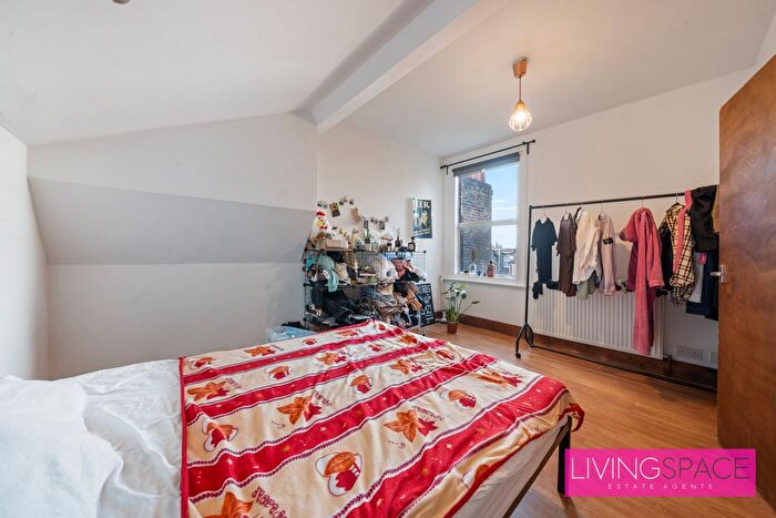 1 Bedroom Flat For Sale In Kimberly Gardens, London, N4