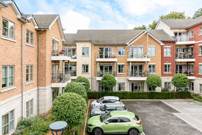 1 Bedroom Flat For Sale In Austin Place, Weybridge, KT13