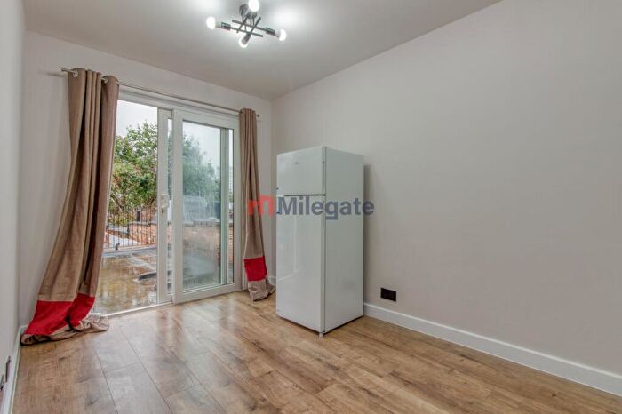 Studio To Rent In Deptford High Street, London, SE8