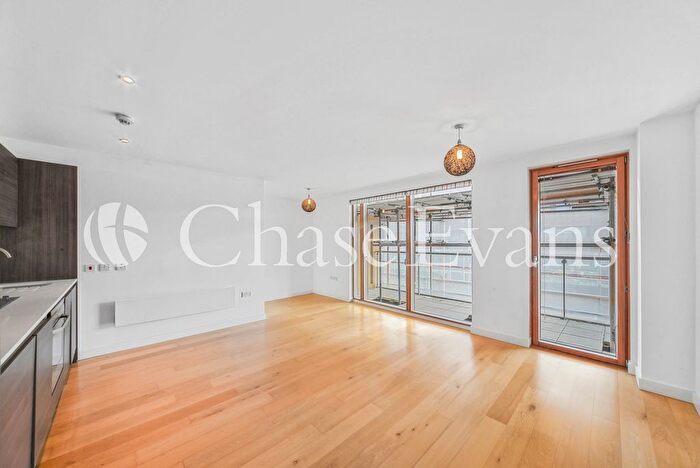 3 Bedroom Flat To Rent In O-Central, Crampton Street, London, SE17