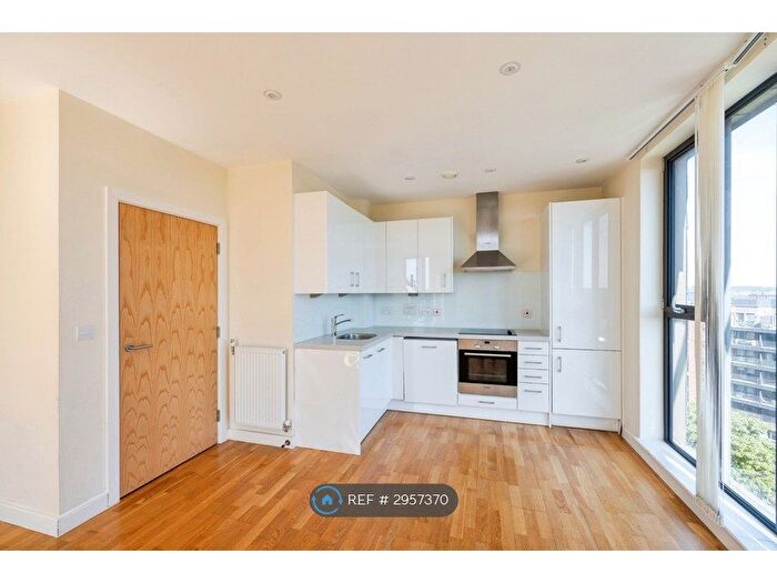 2 Bedroom Flat To Rent In Station Road, Sidcup, DA15