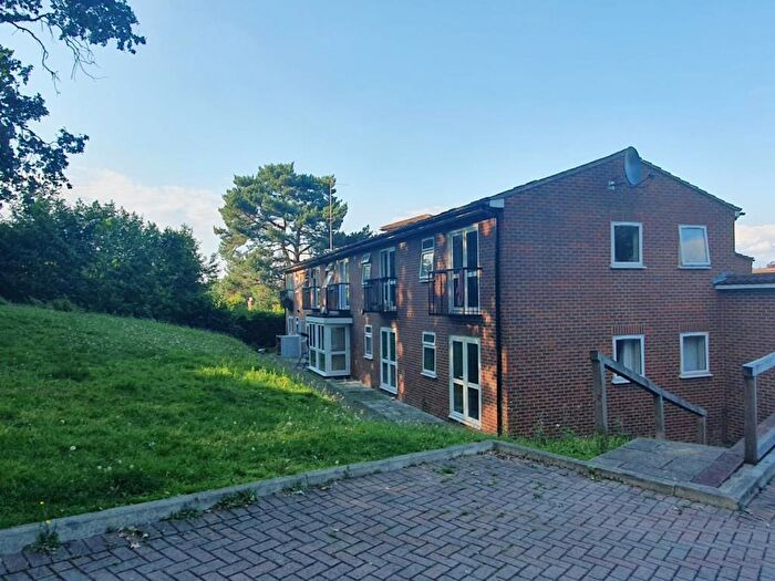 Apartment To Rent In Woking, Surrey, GU22