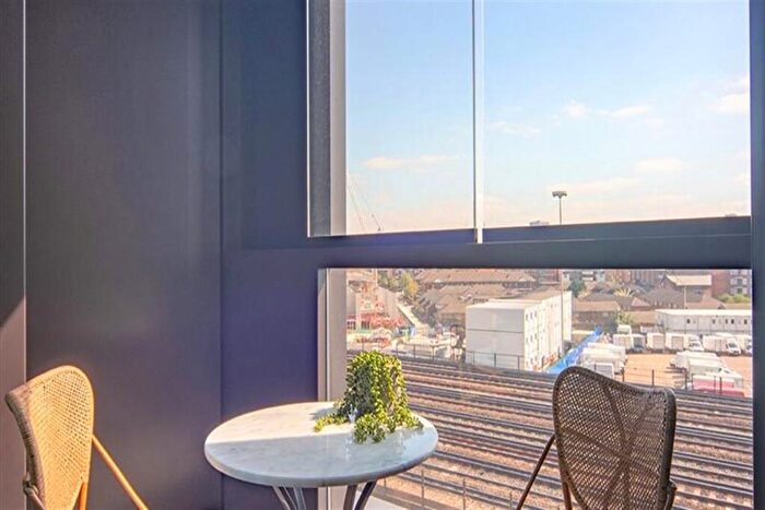 2 Bedroom Apartment To Rent In Thornes House, Nine Elms, SW11