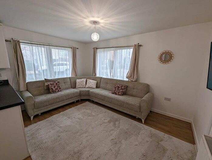 2 Bedroom Flat To Rent In Silver Train Gardens, Dartford, DA1