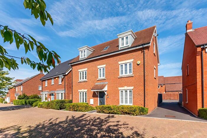 4 Bedroom Detached House For Sale In Lancaster Way, Pitstone, LU7