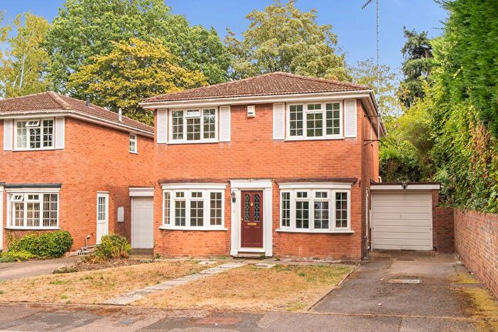 4 Bedroom Detached House For Sale In St Johns, GU21
