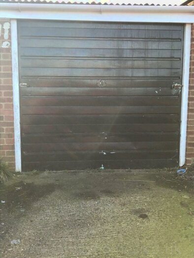 Garage / Parking To Rent In Hilton Drive, Sittingbourne, ME10