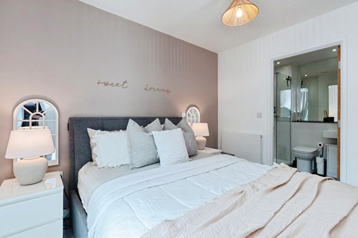 2 Bedroom Flat For Sale In Madeira Road, Bournemouth, Dorset, BH1