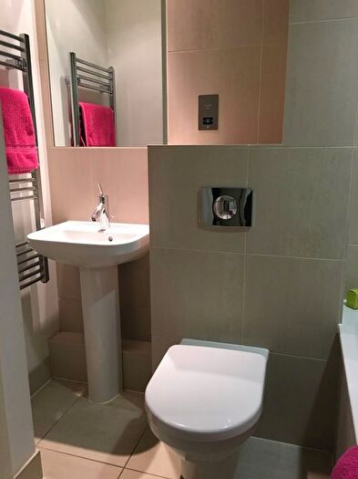 2 Bedroom Flat To Rent In Apartment, Bridgewater Place, Leeds, LS11