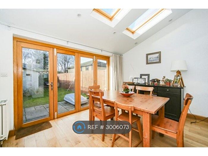 3 Bedroom Semi-detached House To Rent In Manor Lane, London, SE12