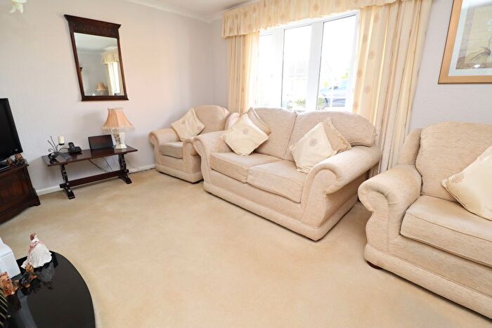 2 Bedroom Detached Bungalow For Sale In Grayson Close, Ravenfield, Rotherham, S65