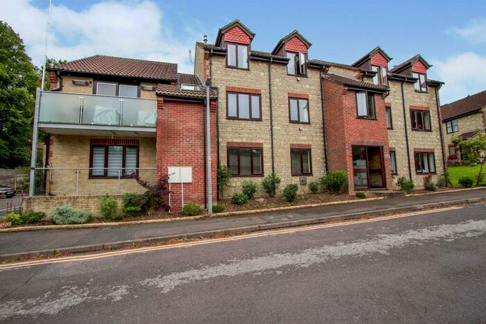 2 Bedroom Flat To Rent In Station Road, Calne, Wiltshire, SN11