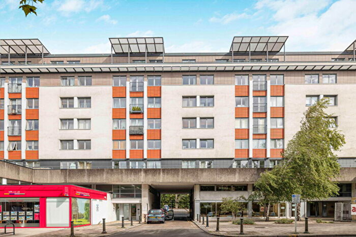 2 Bedroom Flat To Rent In Albemarle Road, Beckenham, BR3