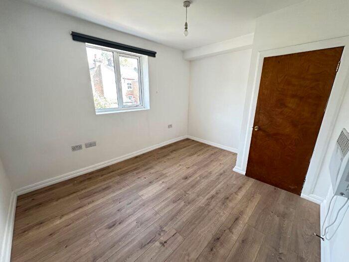 1 Bedroom Maisonette To Rent In Flat, Frederick Street, Luton, Bedfordshire, LU2
