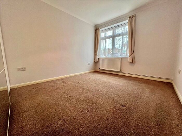2 Bedroom Flat To Rent In Brownlow Road, London, N11