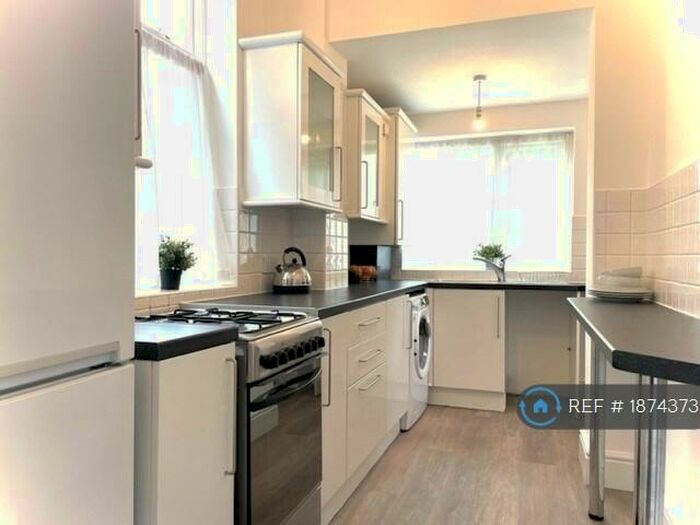 4 Bedroom Semi-Detached House To Rent In Brocklebank Road, Manchester, M14