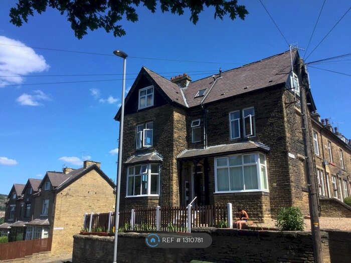 1 Bedroom Flat To Rent In Carr Lane, Shipley BD18