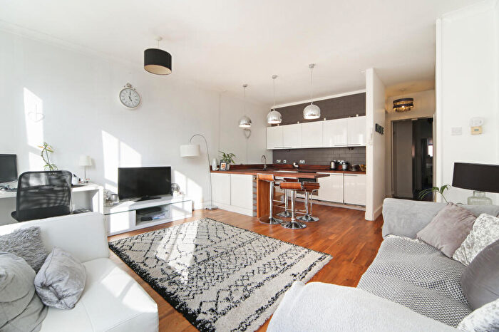2 Bedroom Apartment To Rent In Monument Hill, Weybridge, KT13