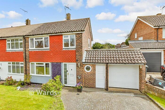 3 Bedroom Semi Detached House For Sale In Cheyne Walk, Meopham, Kent, DA13
