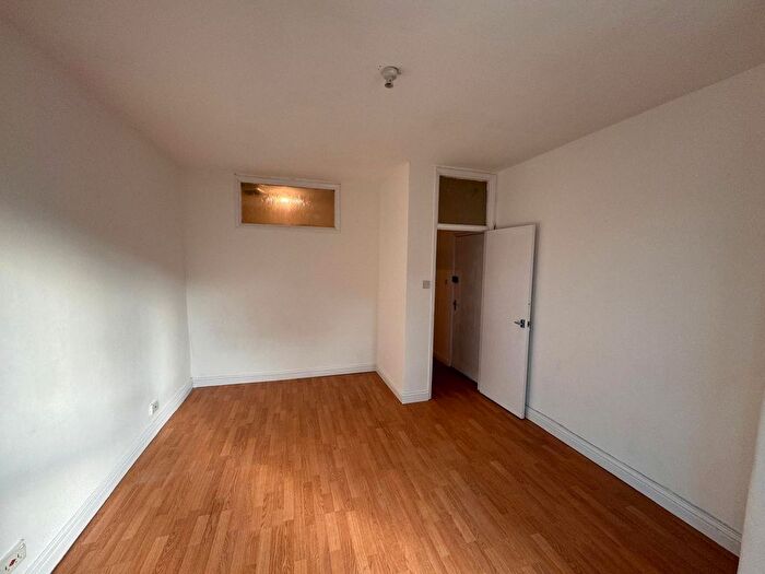 2 Bedroom Flat For Sale In Valentines Road, Ilford, Essex, IG1