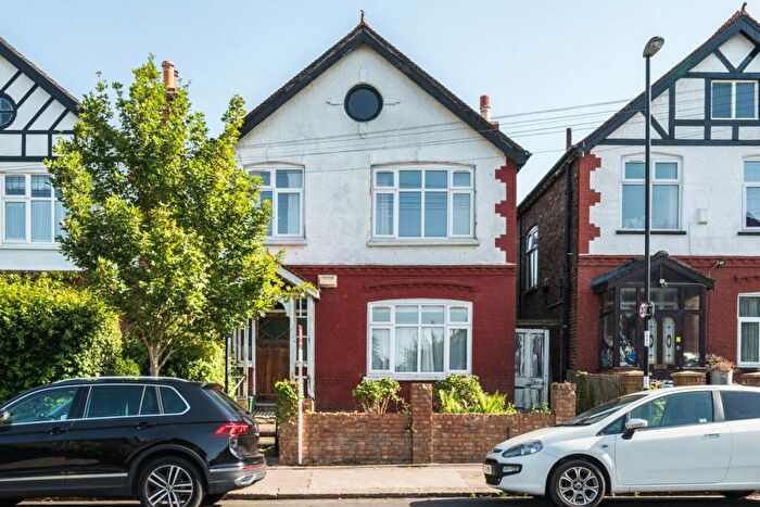 3 Bedroom Detached House For Sale In Grecian Crescent, Upper Norwood, London, SE19