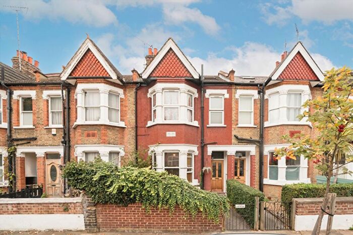 2 Bedroom Flat For Sale In Half Acre Road, Hanwell, W7