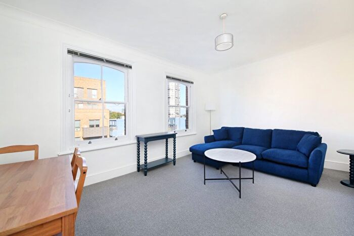 3 Bedroom Flat To Rent In Wandsworth Road, Clapham Town, SW8