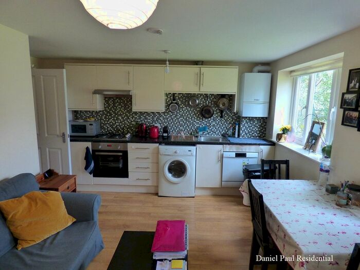 1 Bedroom Flat To Rent In Northfield Avenue, London, W13