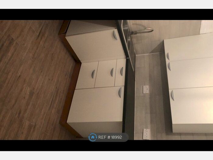 3 Bedroom End Of Terrace House To Rent In Stoneleigh Avenue, Enfield EN1