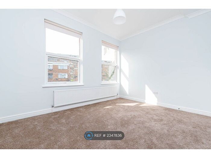 3 Bedroom Flat To Rent In Overhill Road, London, SE22
