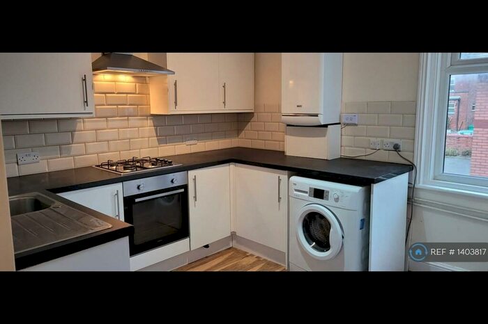 3 Bedroom Flat To Rent In Albert Road, Manchester, M19