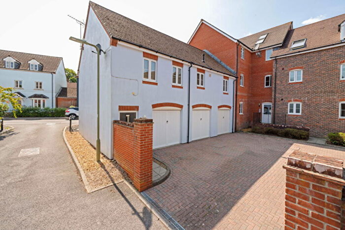 2 Bedroom Coach House For Sale In Soberton Drive, Petersfield, GU31