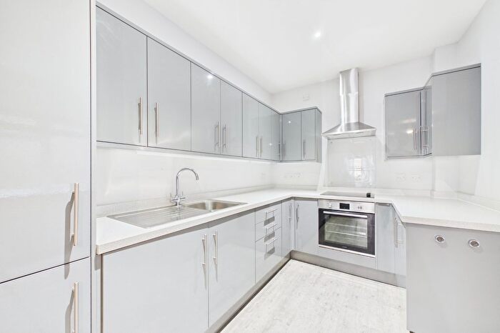 2 Bedroom Flat To Rent In St. Ives Road, Maidenhead, Berkshire, SL6