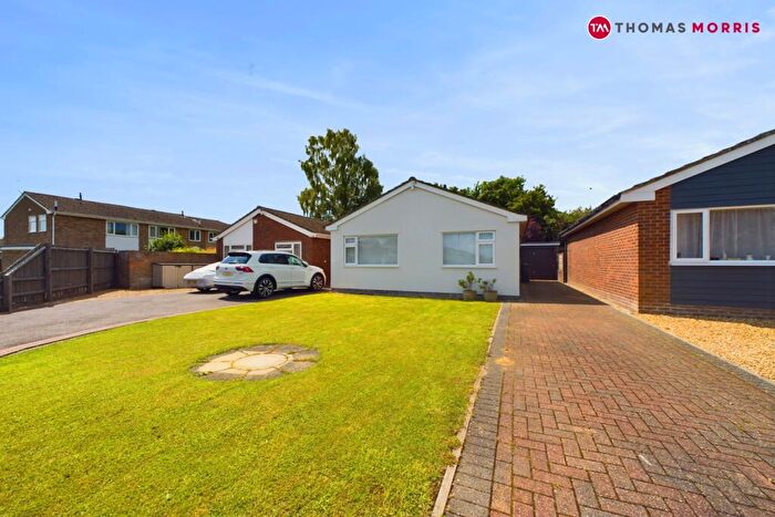 2 Bedroom Bungalow For Sale In Tythe Piece, Fenstanton, Huntingdon, Cambridgeshire, PE28