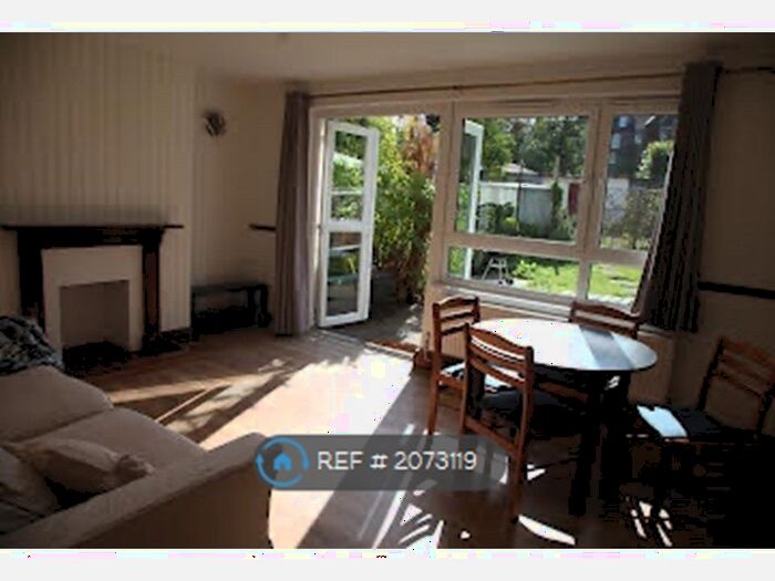 3 Bedroom Maisonette To Rent In Mannering House, London, SW2