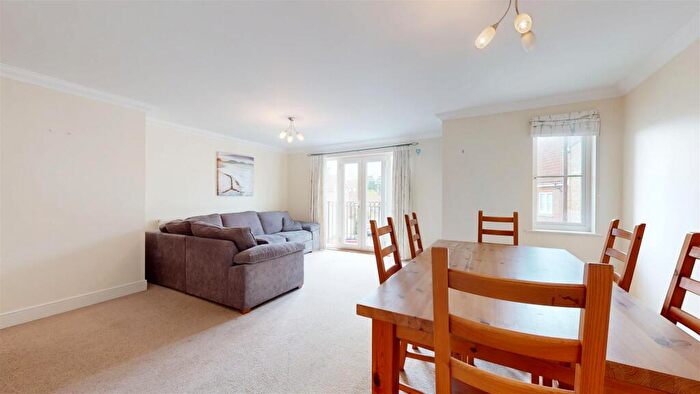 2 Bedroom Apartment To Rent In Doulton Close, Weymouth, DT4