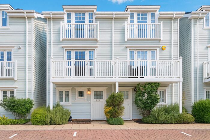 4 Bedroom House To Rent In Champlain Street, Reading, RG2