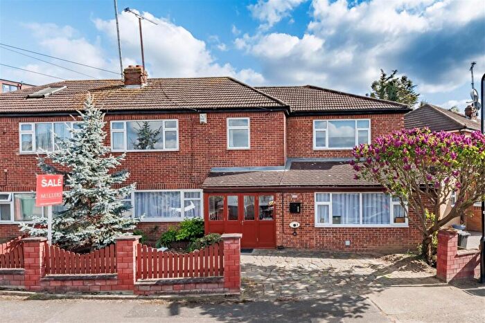 4 Bedroom Semi Detached House For Sale In Eatons Mead, Chingford, E4