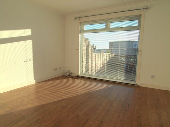 2 Bedroom Terraced House To Rent In Dunbeath Drive, Glenrothes, KY7