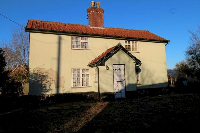 2 Bedroom Detached House For Sale In The Cottage, Winfarthing Road, Shelfanger, Norfolk IP22