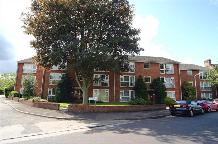 2 Bedroom Apartment To Rent In Windsor, Berkshire, SL4